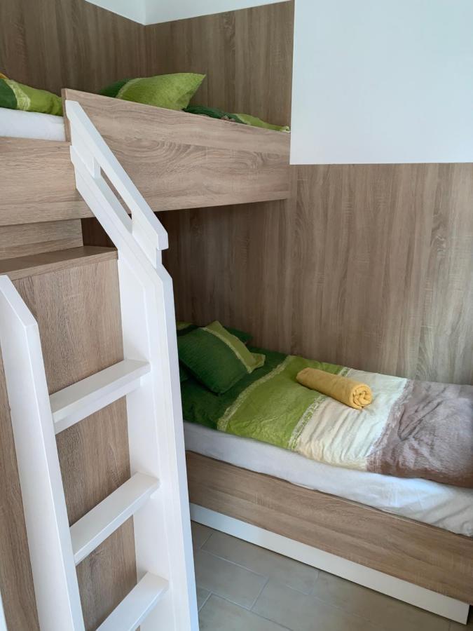 Armada Family Apartment ハイデゥソボスロー エクステリア 写真
