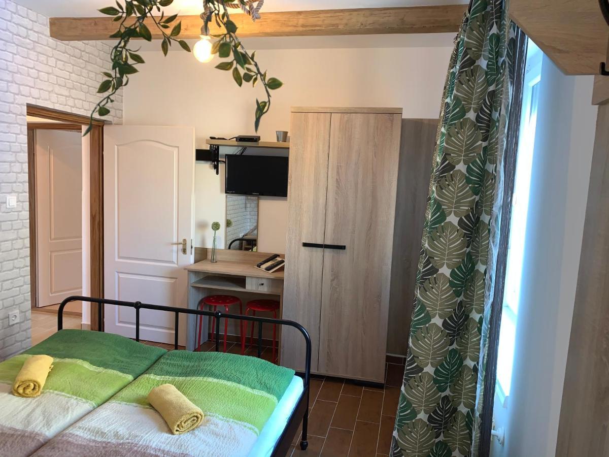 Armada Family Apartment ハイデゥソボスロー エクステリア 写真