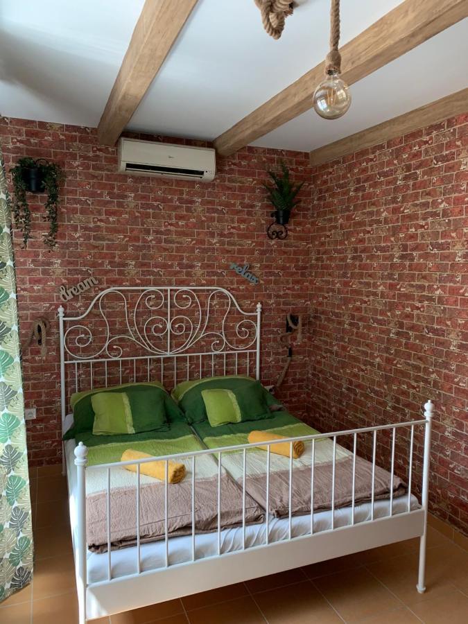 Armada Family Apartment ハイデゥソボスロー エクステリア 写真