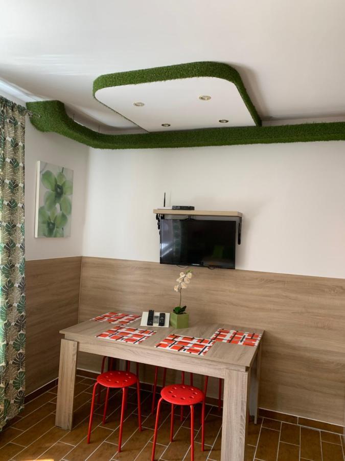 Armada Family Apartment ハイデゥソボスロー エクステリア 写真