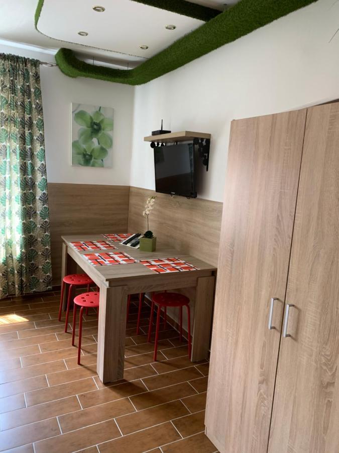 Armada Family Apartment ハイデゥソボスロー エクステリア 写真